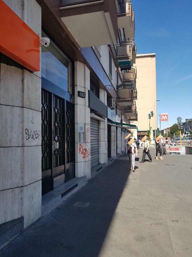 Quater - * Milán